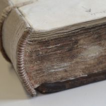 The complexities of endbands (book-conservation)